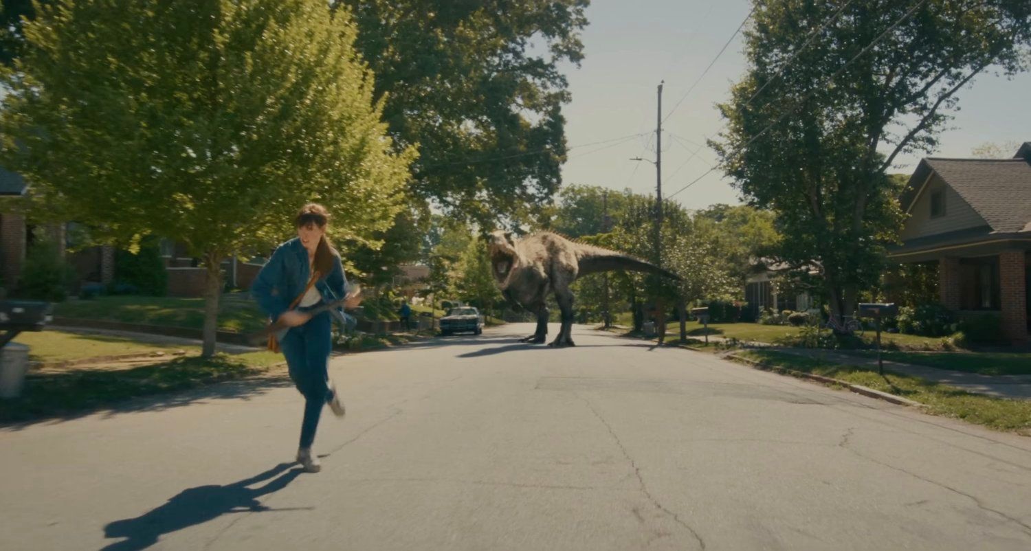 Foto de Los dinosaurios llegan en el nuevo tráiler de la película El Final de la Calle Oak