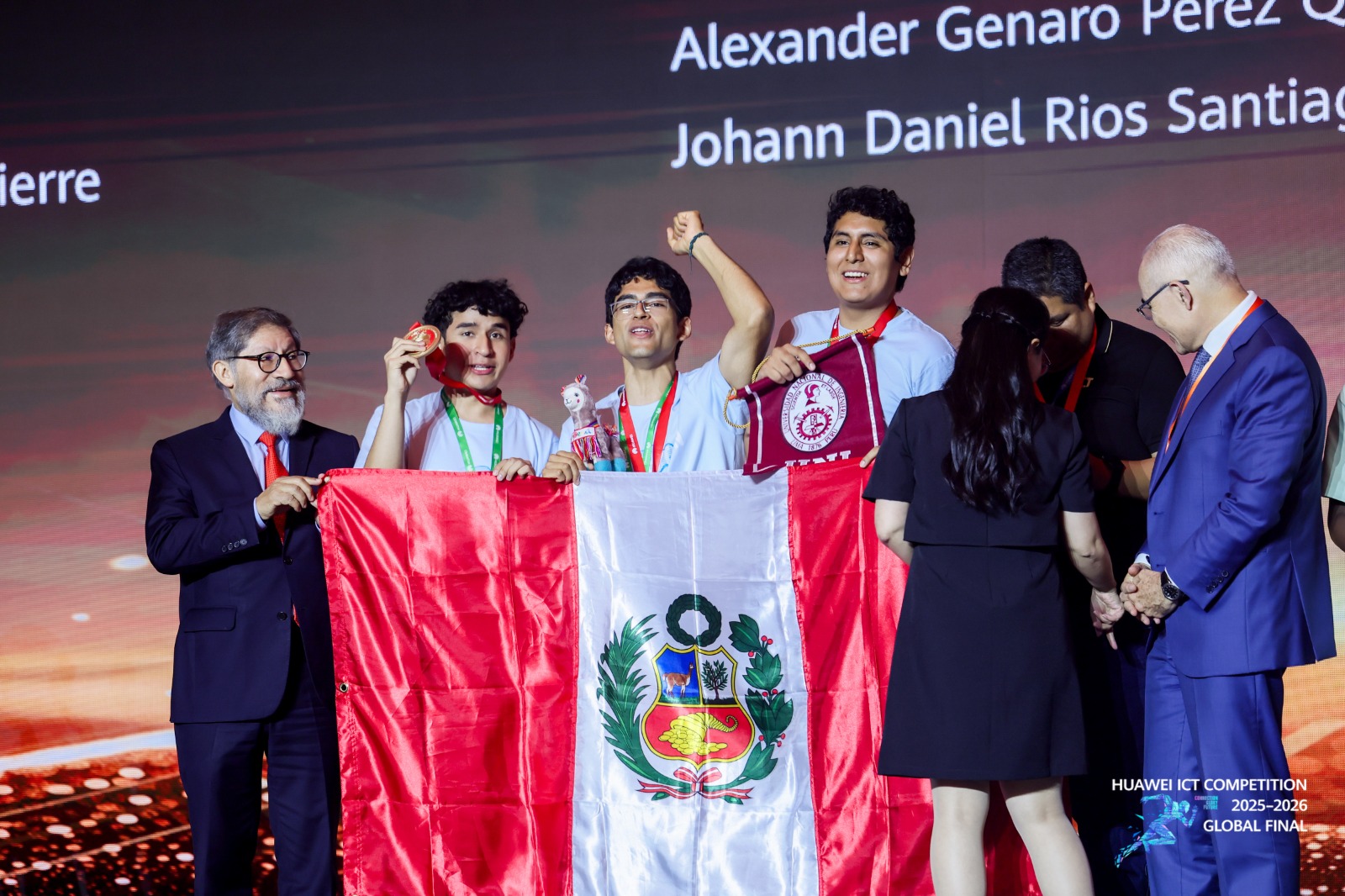 Foto de Estudiantes universitarios alcanzan el podio en la final mundial tecnológica de Huawei