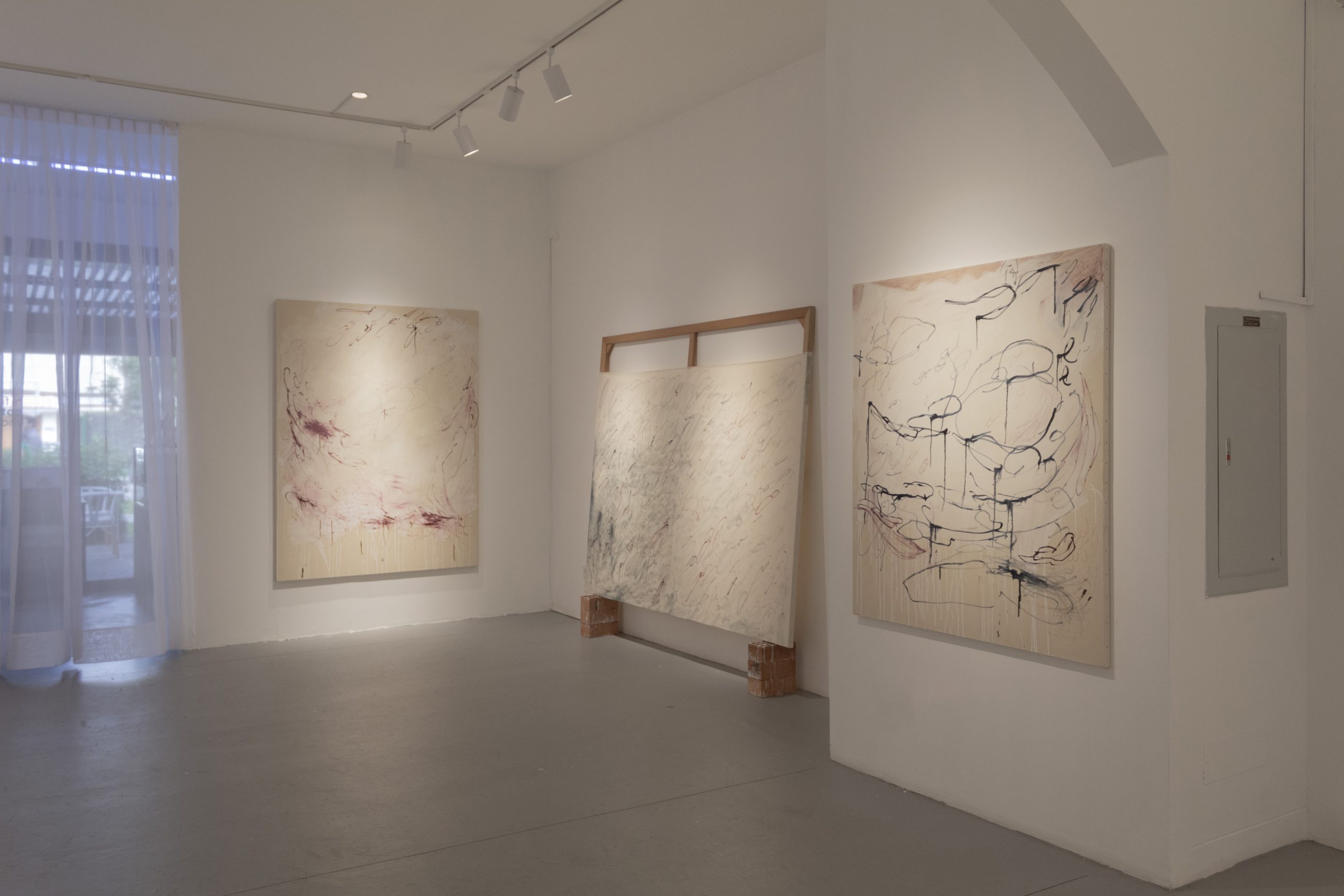 Foto de Vesper Tzu abre sus salas a la abstracción: un viaje visual por la identidad, el cambio y la resiliencia