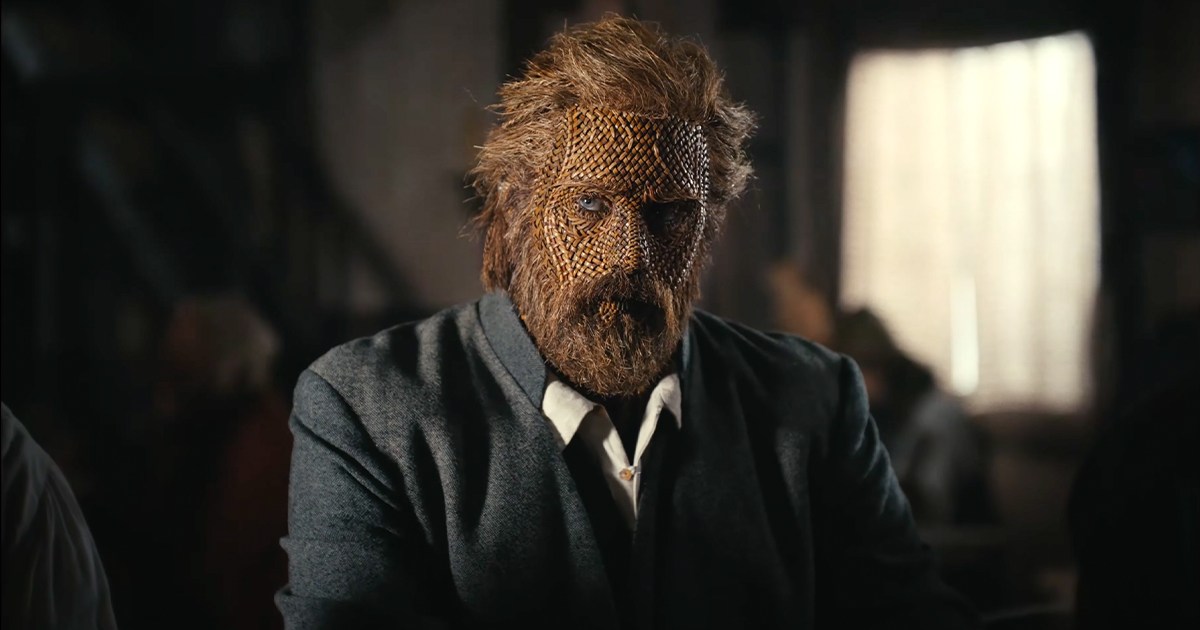 Foto de Tráiler de WICKER, extraña y escalofriante película con Olivia Colman y Alexander Skarsgård