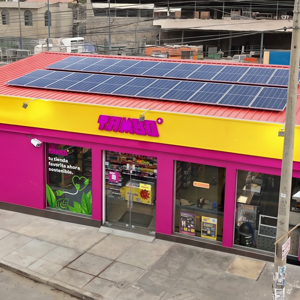 Foto de Primera tienda sostenible piloto con paneles solares en Chosica