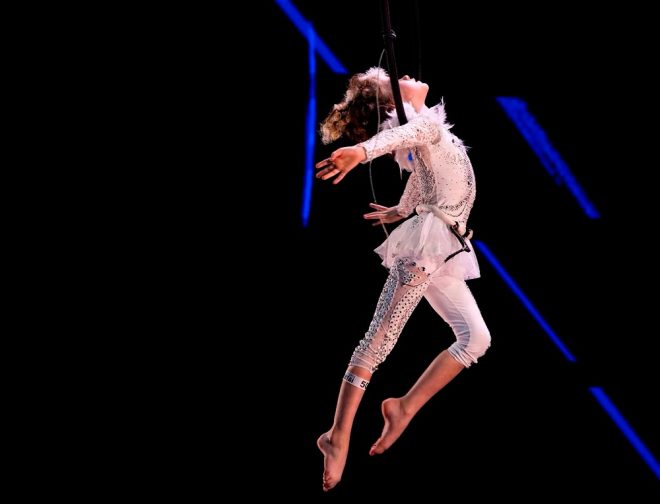 Foto de Anastasiia Horbatsevych: La pequeña estrella de la acrobacia aérea que conquista el mundo