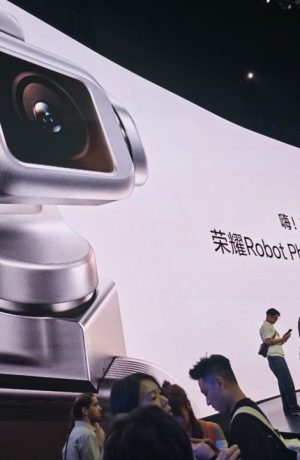 Foto de HONOR lanza el revolucionario HONOR Robot Phone, marcando la nueva era en la cinematografía móvil y la IA integrada