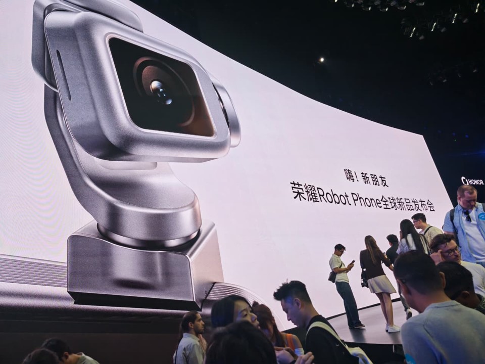 Foto de HONOR lanza el revolucionario HONOR Robot Phone, marcando la nueva era en la cinematografía móvil y la IA integrada