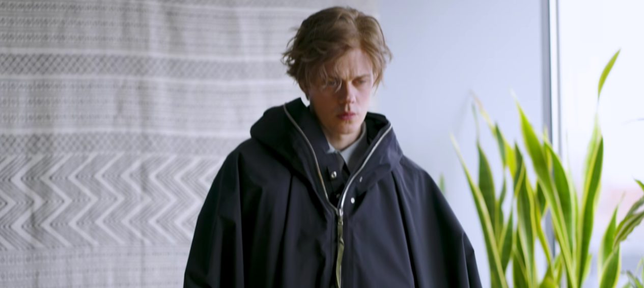 Foto de Bill Skarsgård es el protagonista del videojuego PHYSINT, lo nuevo de Hideo Kojima