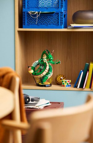 Foto de Vistazo a la figura del set LEGO x Dragon Ball: Shenron & Goku