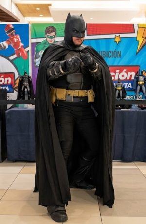 Foto de Lima se convierte en Gotham para celebrar Batman Day Perú 2026 por sus 87 años