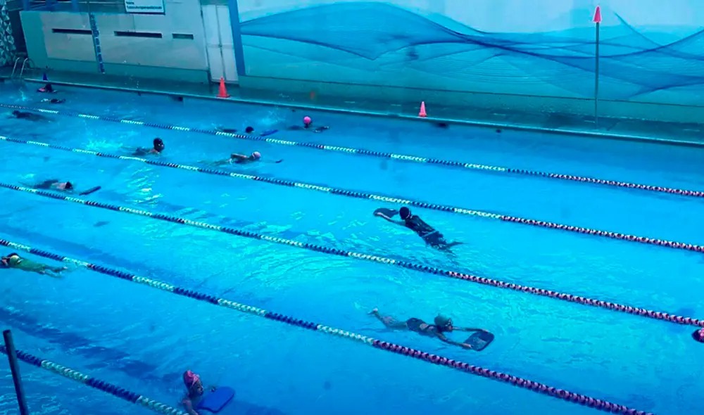 Foto de Clases de natación se adelantan por El Niño Costero y elevan la demanda de piscinas