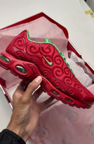 Foto de Las nuevas zapatillas Nike x ONE PIECE traen cartas de colección únicas
