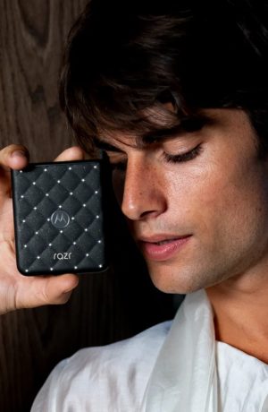 Foto de Motorola redefine el lujo tech en Perú con el razr 70 con cristales Swarovski