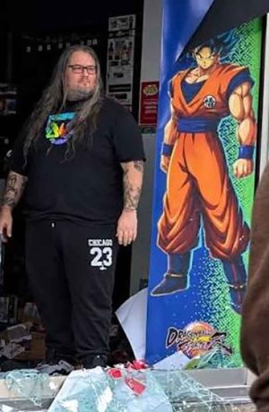 Foto de Vendedor de videojuegos se vuelve viral tras protestas, robos, incendios, saqueos y desmanes de musulmanes e izquierdistas en Francia