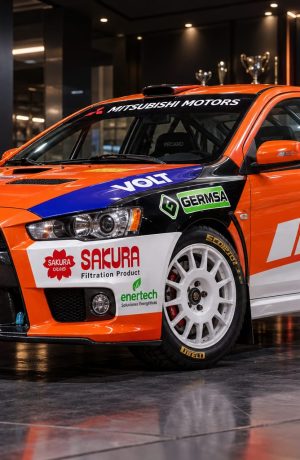 Foto de El “Mono” Orlandini y Mitsubishi en línea de partida para Caminos del Inca 2026